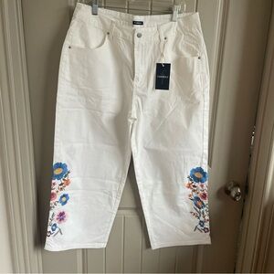 Floral Embroidered White Cropped Jeans